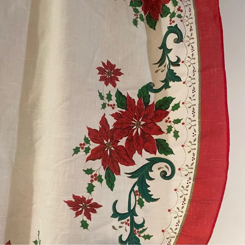 Vintage Holiday Festive Oval Red and Green Poinsettia Tablecloth